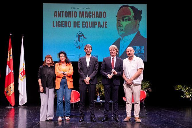 Ernest Urtasun, durante la clausura del acto de celebración del aniversario del nacimiento del poeta, organizado por el Ministerio de Cultura y el Ayuntamiento de Soria, donde se ha presentado el mapa literario 'Antonio Machado: Ligero de equipaje'.