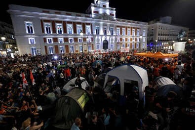 Acampada en Sol por el 'decreto Maricarmen'