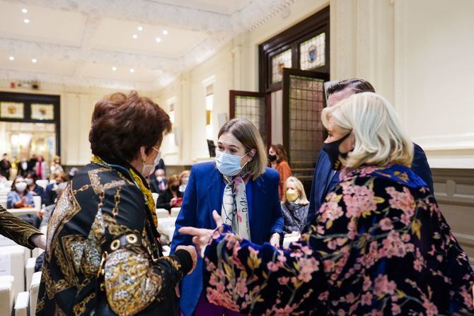 La consejera de Cultura, Turismo y Deporte, Marta Rivera de la Cruz, ha clausurado este miércoles el acto de entrega de los Premios AMMDE (Asociación Multisectorial de Mujeres Directivas y Empresarias).