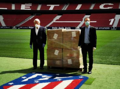 Enrique Cerezo, presidente del Atlético de Madrid, y Santiago Saura, concejal de San Blas.