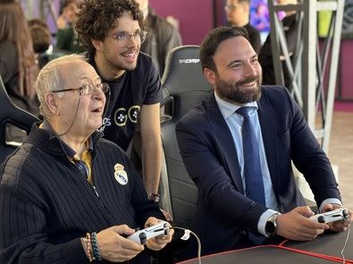 El concejal delegado de Innovación y Emprendimiento, Ángel Niño, ha participado en esta iniciativa que busca 'potenciar la estimulación cognitiva, física y emocional en personas de la tercera edad con deterioro cognitivo'.