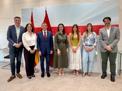 Zarzalejo ha felicitado a Valeria por su dedicacion y esfuerzo, y el de todos los jovenes que han trabajado durante este ano dando un ejemplo de perseverancia y compromiso para superar este examen.
