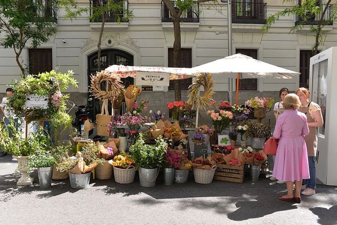 El evento, impulsado por Vogue España y el Ayuntamiento de Madrid, a través de la plataforma de promoción y dinamización comercial 'Todo Está En Madrid' del área de Economía, Innovación y Hacienda que dirige Engracia Hidalgo, espera recibir más de 3.000 personas en la calle de Jorge Juan, en el tramo entre Serrano y Velázquez, entre las 11.00 y las 20.00 horas.