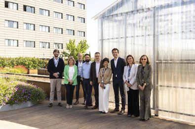 Hidalgo, acompañada por el concejal delegado de Innovación y Emprendimiento, Ángel Niño, visitado El Hervidero, un proyecto estratégico llamado a convertirse en un referente nacional para el conocimiento, la innovación y el desarrollo empresarial del sector alimentario.