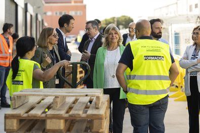 La delegada de Economía, Innovación y Hacienda y presidenta del Consejo de Administración de Mercamadrid, Engracia Hidalgo, ha recorrido las nuevas instalaciones ubicadas en el Centro de Formación de esta plataforma logística.