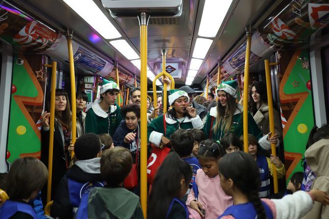 Como novedad, la estación de Moncloa despliega el Aula de la Navidad, con pases especiales de magia para los más pequeños.