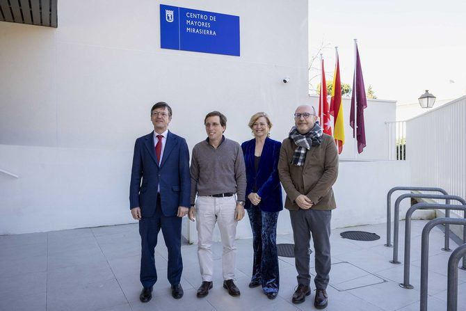 El centro ha sido inaugurado este viernes por el alcalde de Madrid, José Luis Martínez-Almeida, acompañado por la delegada de Obras y Equipamientos, Paloma García Romero; el delegado de Políticas Sociales, Familia e Igualdad, José Fernández, y el concejal de Fuencarral-El Pardo, José Antonio Martínez Páramo.