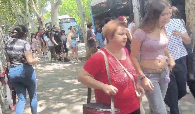 Los madrileños tiran de paciencia en la colas del primer lunes de obras en la L6 este de Metro