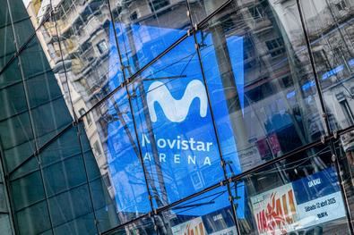 Es una de las medidas que el Movistar Arena ha implantado para minimizar el efecto de su actividad en el entorno, como ha sido también establecer el horario de finalización de los conciertos en torno a las 23:00 horas, cuando su licencia le permite un horario hasta las 00:30 horas en fines de semana.