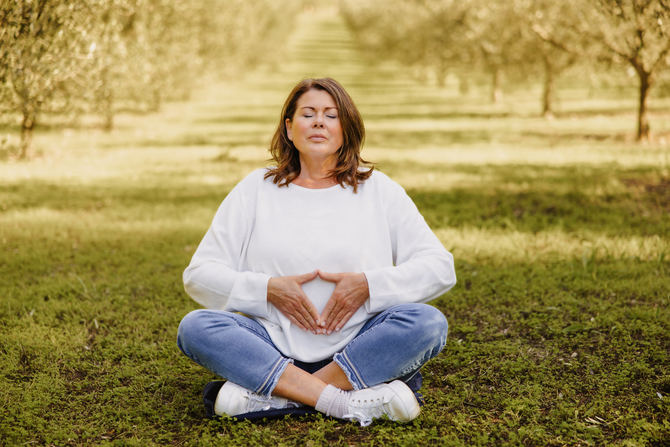 A medida que se cumplen años, perder ese kilo que sobra y mantener el peso ideal se hace cada vez más difícil, sobre todo en la mujer, y más cuando entra en la menopausia, como consecuencia de la disminución de los estrógenos y el aumento relativo de los andrógenos.