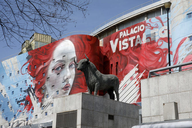 Firmada por el artista madrileño Sfhir –seudónimo de Hugo Lomas–, 'La musa de Vistalegre' se ha convertido, con sus 18 metros de altura y 66 de anchura, en el mural más grande de España.