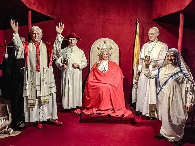 El Museo de Cera de Madrid ofrece un recorrido con la presencia de figuras como el Papa Leon XIV, la escena de la Santa Cena o el resto de las representaciones que se incluyen en la Galeria Pontificia, que conectan directamente con el caracter historico y cultural de la Semana Santa.
