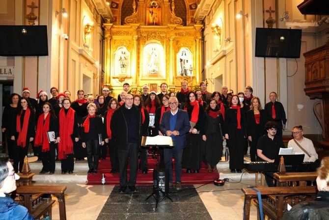 El concejal de Carabanchel, Carlos Izquierdo, ha inaugurado este miércoles el primero de los conciertos, a cargo de la Coral Microcosmos, en la Iglesia de San Sebastián Mártir.