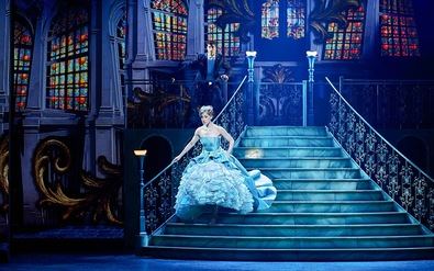 De la historia de 'Cenicienta' podrán disfrutar madrileños y visitantes en una obra en el Teatro Coliseum de Madrid que 'redefine el concepto de cuento de hadas'.