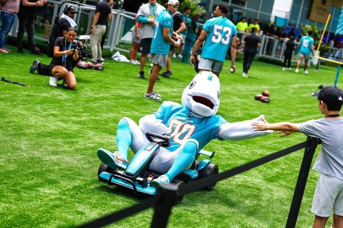 La emoción del fútbol americano se vivirá en directo en la capital mañana domingo, 7 de septiembre, gracias a la llegada del NFL Experience Madrid, un evento gratuito organizado para celebrar el inicio de la temporada 2025 de la Liga Nacional de Fútbol Americano (NFL).