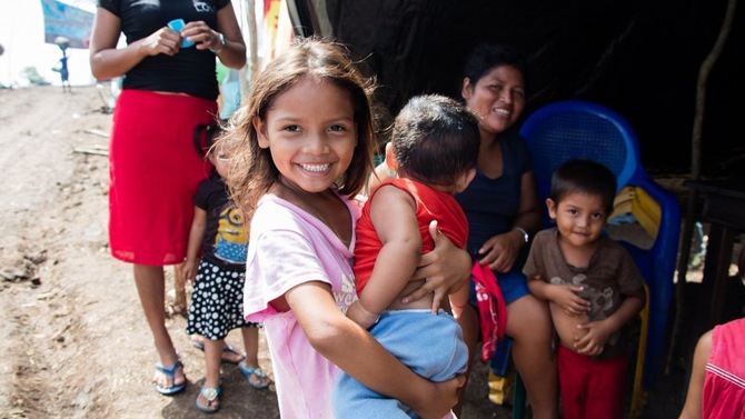 un contexto de violencia y explotación sexual, combinado con un aumento de la inseguridad alimentaria y económica provocada por la pandemia, es lo que lleva a que muchos padres y madres sientan que no tienen otra alternativa que obligar a sus hijas a casarse.