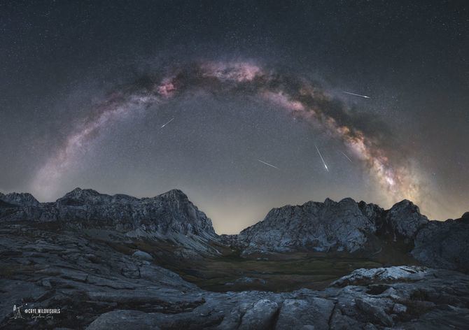 La fundación Stars4all, junto a la asociación Eurogaia y el portal Hablamos de Europa, organiza esta actividad astronómica y medioambiental, los días 11 y 12 de agosto, en los Picos de Europa, con la participación de científicos, divulgadores, políticos y ciudadanos, para reivindicar la protección contra este tipo de contaminación, así como 'el valor de los cielos oscuros y el derecho al firmamento'.