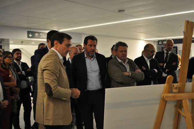 Chamartín-Clara Campoamor estrena una conexión directa con Cercanías y Metro para viajeros que llegan en alta velocidad, mediante un paso inferior, de 177 metros de largo y nueve metros de ancho, construido bajo las vías de alta velocidad y concebido para facilitar una rápida y cómoda salida de los viajeros.
