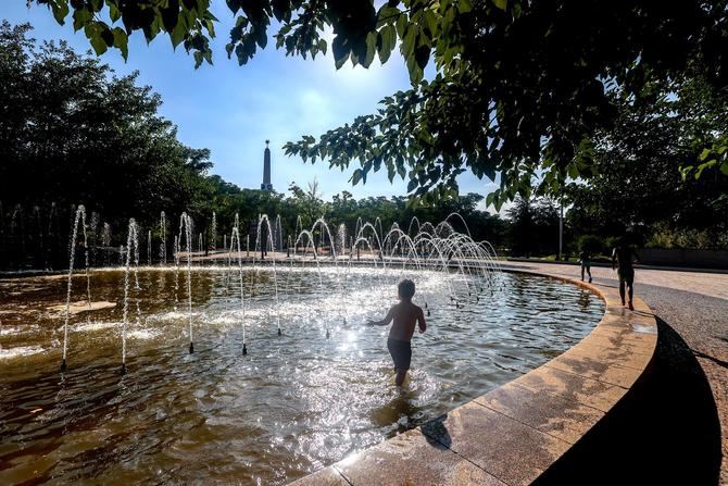 De acuerdo con el organismo estatal, es probable que los días álgidos de la ola de calor sean el domingo y el lunes, cuando los valores superiores a los 40ºC se extenderían también al valle del Tajo.