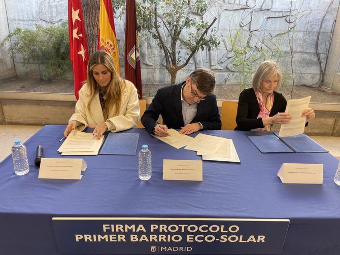 El primer barrio ecosolar contará con 265 paneles solares y fotovoltaicos en siete edificios residenciales, dos viviendas unifamiliares y tres locales comerciales. Se trata de un proyecto piloto pionero basado en la instalación de tejados solares tanto en edificios privados como públicos, generando energía para el autoconsumo.