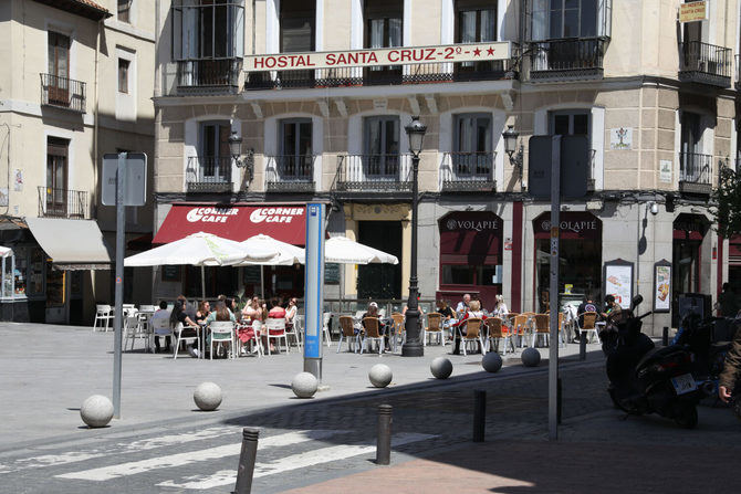 El nuevo texto aspira a establecer un régimen jurídico completo y sistemático, que regule la instalación y la actividad de las más de 6.000 terrazas y más de 50 quioscos de hostelería y restauración que hay en Madrid, así como todas las autorizaciones posteriores.