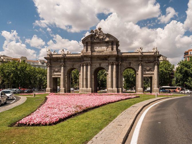 Una de las actuaciones más destacadas ha sido la restauración de la Puerta de Alcalá, culminada en 2023 y recientemente reconocida con el European Heritage Award / Europa Nostra Award 2025, el máximo galardón europeo en patrimonio cultural. 