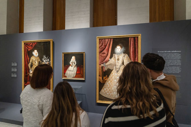 La visita guiada 'Mujeres soberanas: lo que no se cuenta' se realiza durante marzo. Reinas, infantas y artistas, mujeres que brillaron por su excelencia y soberanía, son las protagonistas de este nuevo recorrido por la Galería, en el que reciben el reconocimiento histórico, político, social y artístico que les corresponde y se revelan algunos de los aspectos más personales y a menudo desconocidos por el público.