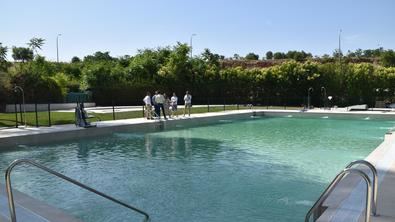 Entre las principales actuaciones destaca la renovacion de los vasos de las piscinas de adulto e infantil.