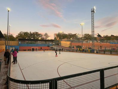 Ciudad Lineal estrena una pista de patinaje polivalente