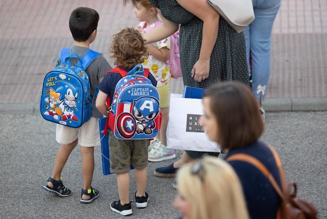 Las solicitudes se pueden presentar de forma presencial en el centro que soliciten en primer lugar y también de manera telemática, desde la web institucional. El plazo de matriculación será del 12 al 26 de junio para Infantil, Primaria y Especial, y del 12 de junio al 4 de julio, en Secundaria y Bachillerato.