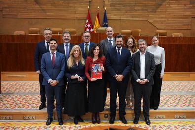 Se destacan incrementos notables en Sanidad, Educación y servicios sociales y se han incluído enmiendas de la oposición y del PP. La inversión en vivienda social y grandes infraestructuras también se amplía significativamente.