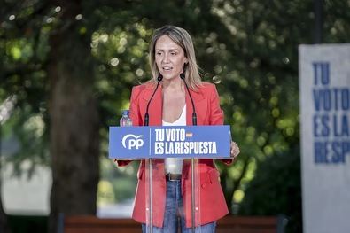 Feijóo refuerza su equipo con Alma Ezcurra