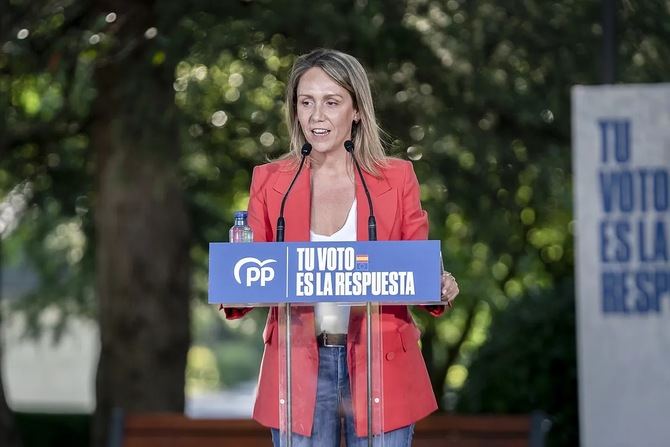 Ezcurra, próxima también a la presidenta de la Comunidad de Madrid, Isabel Díaz Ayuso, concurrió en la lista del PP a las elecciones europeas celebradas hace un año, ocupando el puesto número tres de la candidatura, por delante de Esteban González Pons.