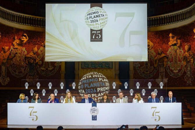 El jurado del Premio lo integran este año Gabás, Pere Gimferrer, Eva Giner, Carmen Posadas, Paloma Sánchez-Garnica, Javier Sierra y la directora de Editorial Planeta y secretaria con voto, Belén López.