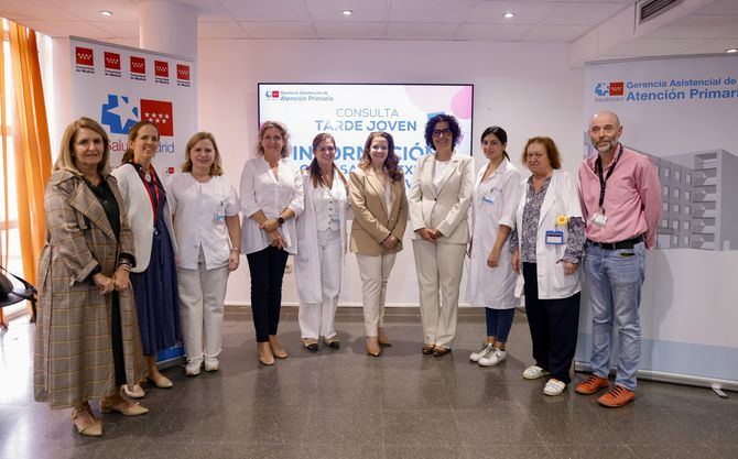 El objetivo es ofrecer respuestas agiles y eficaces por parte de profesionales cualificados, en un momento donde estan presentes los tabues, miedos e incertidumbres propios de la edad.