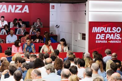 Sánchez anuncia medidas ante crisis en el PSOE