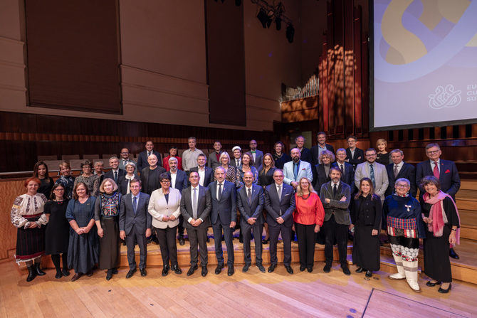 La ceremonia de entrega tuvo lugar en el Studio 4 de La Maison de la Radio de la capital belga y reunió a representantes de los 30 proyectos premiados en la edición de 2025.