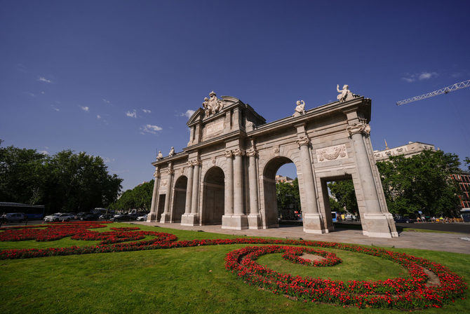 Según ha explicado el Alcalde, el bulevar permitirá que los madrileños y visitantes de la ciudad 'puedan disfrutar del monumento quizás más emblemático de Madrid' desde Cibeles, además de ampliar el espacio peatonal en la zona.