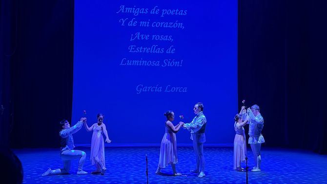 El pasado sábado, 21 de marzo, el auditorio Joaquín Rodrigo del centro cultural Eduardo Úrculo, en el distrito de Tetuán, acogió el recital poético musical 'Danza Down', con motivo de los Días Internacionales de la Poesía y del Síndrome de Down.