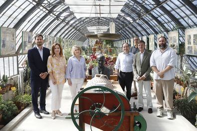 El delegado de Urbanismo, Medio Ambiente y Movilidad, Borja Carabante, y la delegada de Cultura, Turismo y Deporte, Marta Rivera de la Cruz, han presentado esta mañana los tres espacios vegetales culturales que se activarán durante este verano.