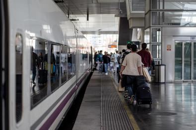 la oferta incluye desplazamientos en trenes AVE, Avlo, Alvia, Euromed, Intercity y AVE Internacional, desde el 22 de junio y hasta el 13 de septiembre de 2026.