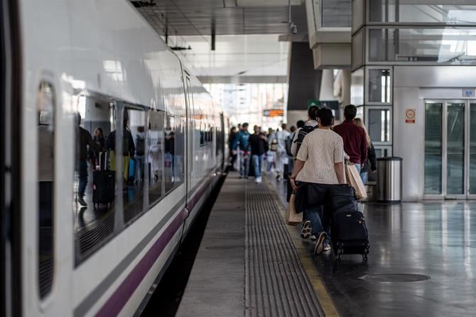 la oferta incluye desplazamientos en trenes AVE, Avlo, Alvia, Euromed, Intercity y AVE Internacional, desde el 22 de junio y hasta el 13 de septiembre de 2026.