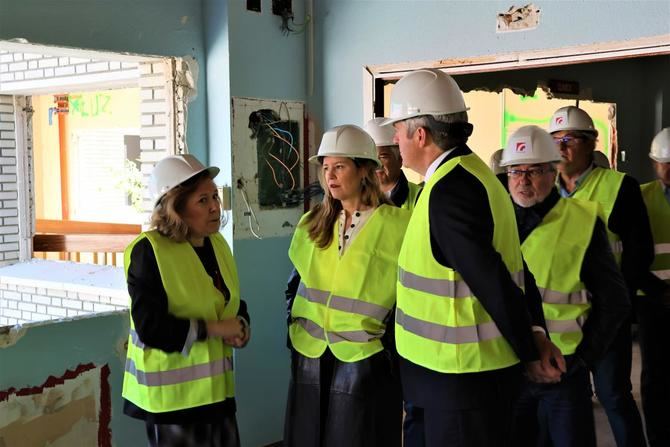 La consejera Davila ha visitado la Residencia de mayores Navalcarnero, cuyas obras permitiran incrementar su capacidad hasta las 161 plazas.