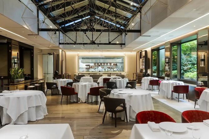 Saddle, galardonado con una estrella Michelin y dos Soles Repsol, abrió sus puertas con el objetivo de convertirse en un clásico contemporáneo de la restauración.