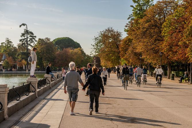 Los españoles son los europeos que más caminan al día, con un promedio de 7.750 pasos, por delante de los italianos (7.480) y británicos (7.231), según un estudio.