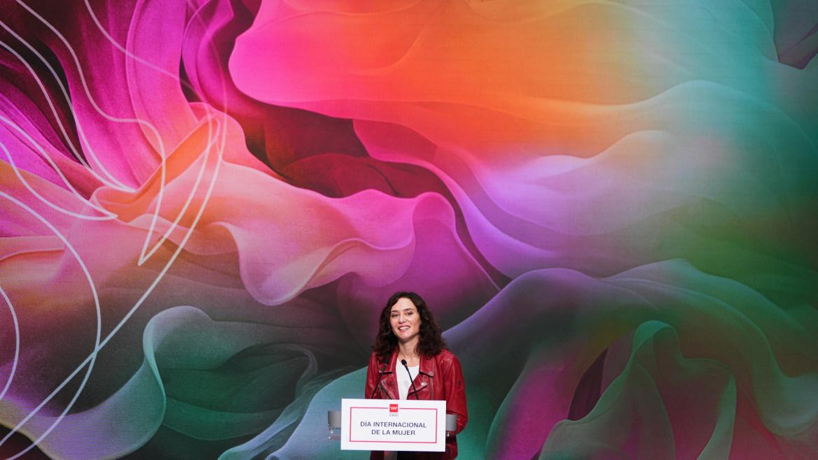 Díaz Ayuso destaca la igualdad de oportunidades en la entrega de los Reconocimientos 8 de marzo: "Esta lucha es de todos"