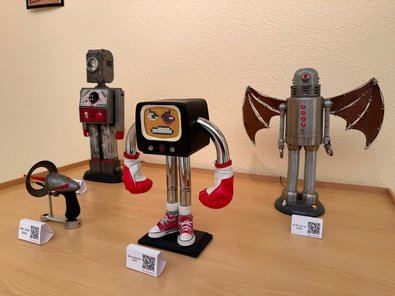 Se trata de un arte nacido del reciclaje, del amor por las antiguas películas de ciencia ficción y de la pandemia.. El resultado son esculturas robóticas, llenas de vida, piezas únicas que “se van transformando en seres con vida propia”, afirma el autor.