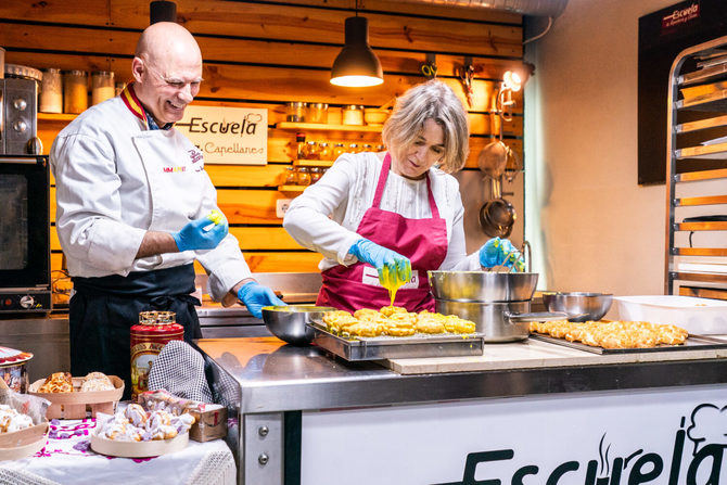 Con esta iniciativa, organizada en colaboración con la Asociación de Empresarios Artesanos del Sector de Pastelería de Madrid (ASEMPAS), el Ayuntamiento de Madrid refuerza su compromiso con la preservación y difusión de la cultura y la tradición gastronómica local.