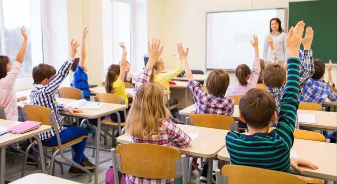 Los complementos específicos que se perciben por ejercer la dirección de un centro educativo reflejan importantes diferencias entre comunidades, que llegan a los 352 euros en Educación Primaria y 615 euros en Secundaria.