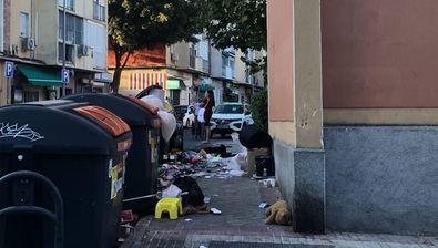 Los vecinos de San Blas, 'en guerra' por la limpieza